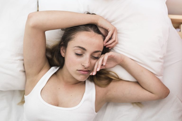 ¿Cómo dormir después de un aumento de pecho?