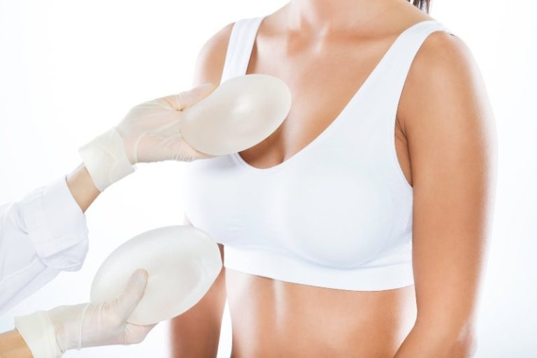 Implantes de Senos Naturales: Realza tu Figura con un Resultado Sutil y Elegante