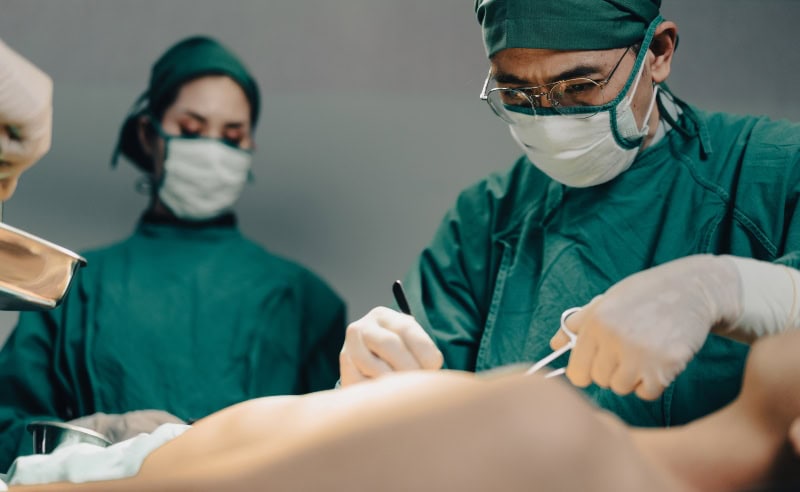 Corrección de implantes mamarios: soluciones efectivas para resultados insatisfactorios en Málaga | Dr. César Padilla