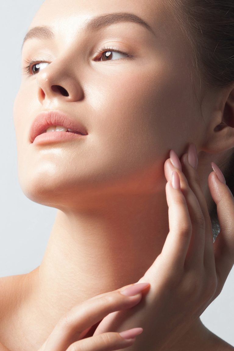 Female Caucasian Young Adult With Smooth Skin And Neutral Expres | Dr. César Padilla, Málaga